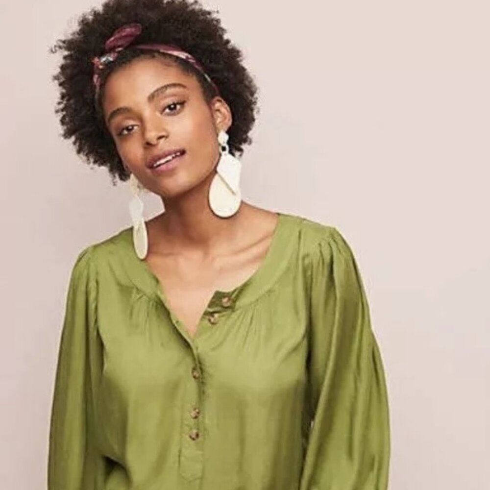 Anthropologie Maeve Kalas Henley Olive Green 3/4 Sleeve Round Neck Blouse SZ M